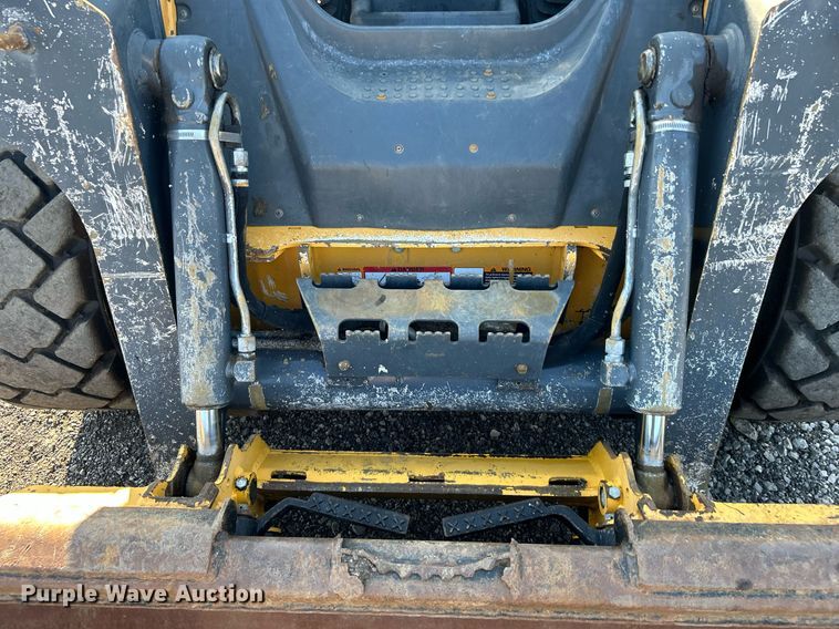 image for item KW9193 2012 John Deere 320D  skid steer loader