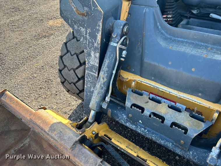 image for item KW9193 2012 John Deere 320D  skid steer loader