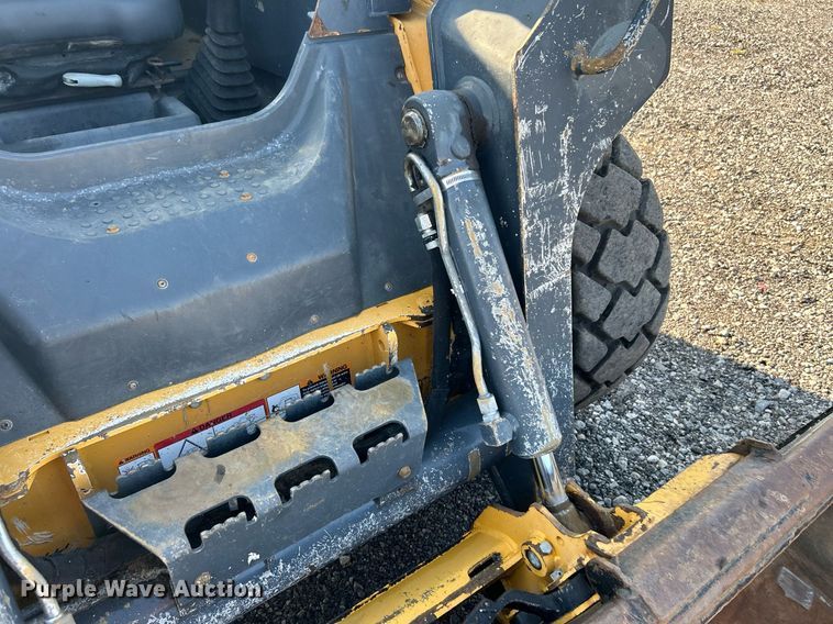 image for item KW9193 2012 John Deere 320D  skid steer loader