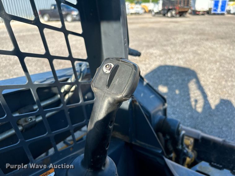 image for item KW9193 2012 John Deere 320D  skid steer loader