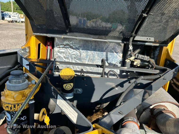 image for item KW9193 2012 John Deere 320D  skid steer loader