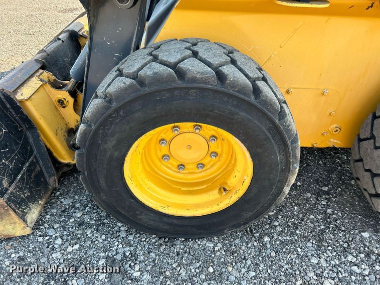 image for item KW9193 2012 John Deere 320D  skid steer loader