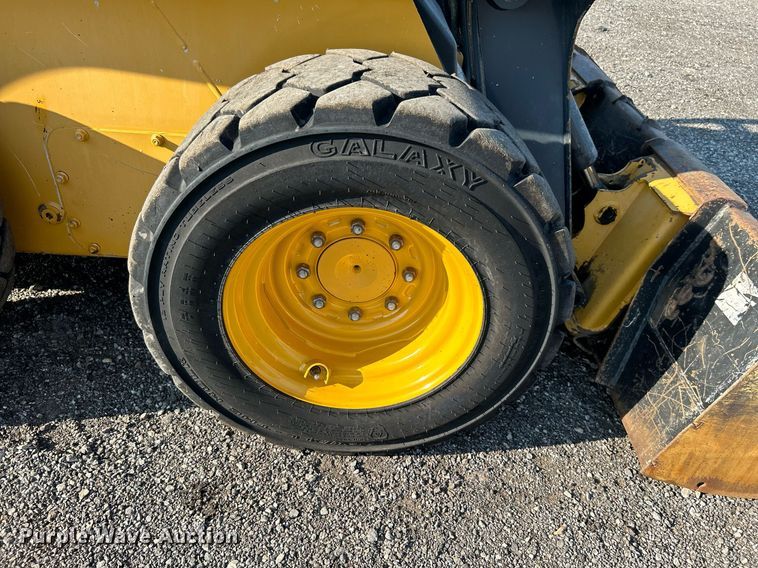 image for item KW9193 2012 John Deere 320D  skid steer loader