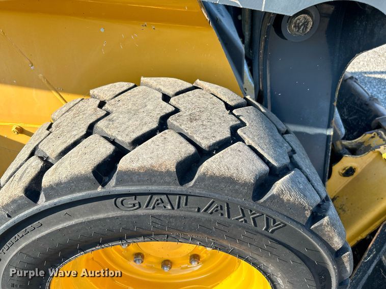 image for item KW9193 2012 John Deere 320D  skid steer loader