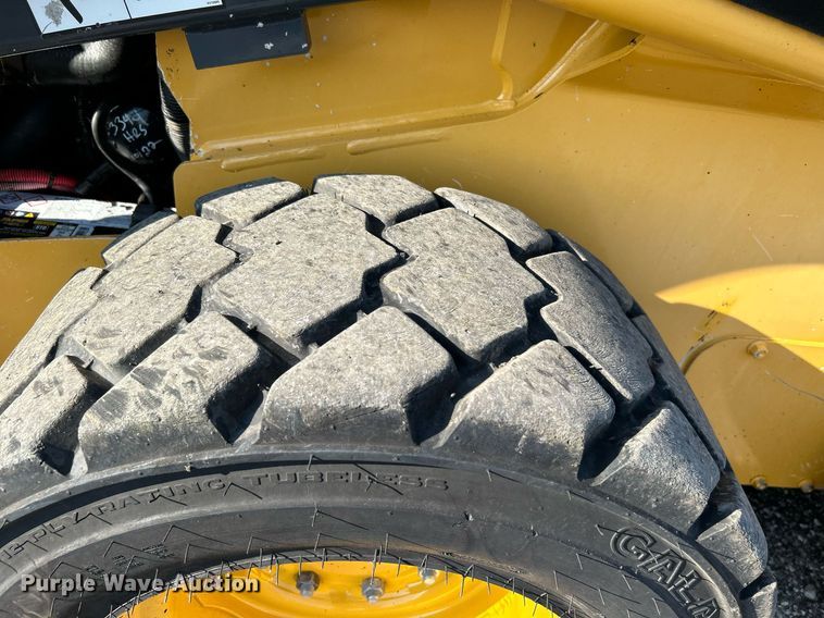 image for item KW9193 2012 John Deere 320D  skid steer loader