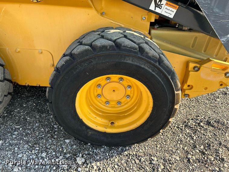 image for item KW9193 2012 John Deere 320D  skid steer loader