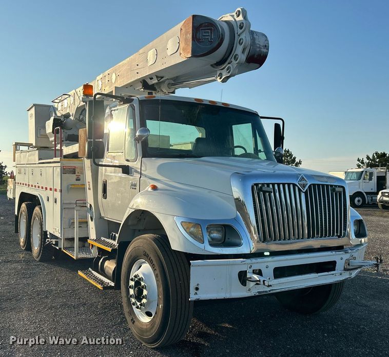 image for item KW9196 2006 International 7400  bucket truck