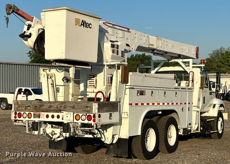 image for item KW9196 2006 International 7400  bucket truck