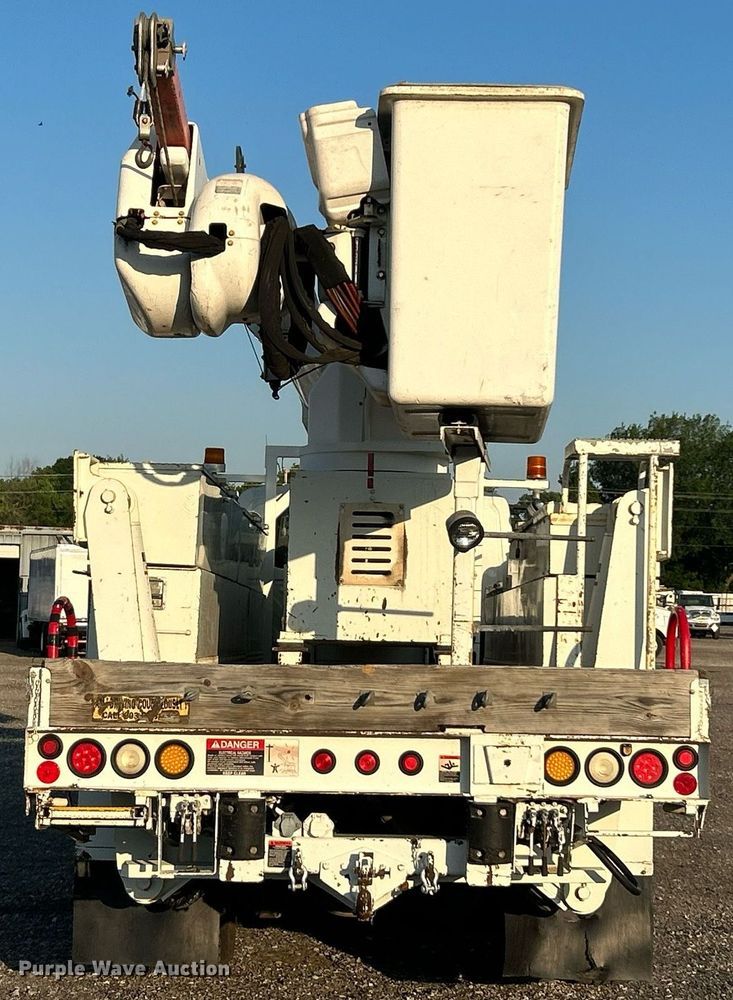 image for item KW9196 2006 International 7400  bucket truck