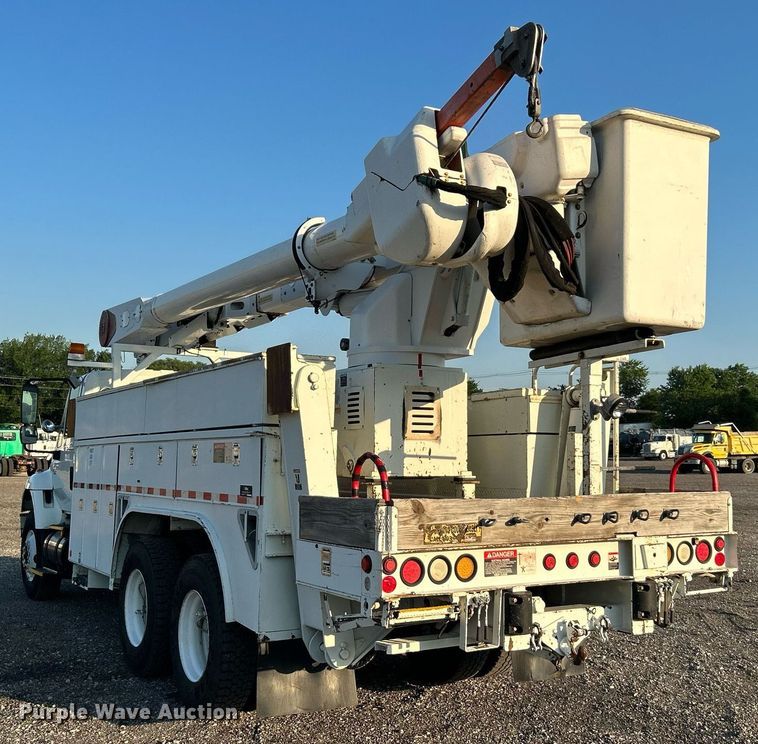 image for item KW9196 2006 International 7400  bucket truck