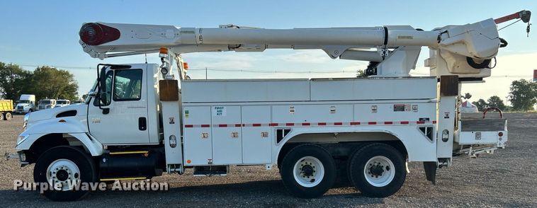 image for item KW9196 2006 International 7400  bucket truck
