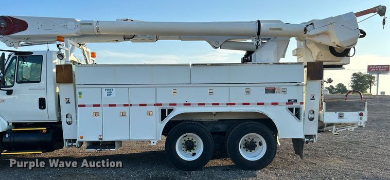 image for item KW9196 2006 International 7400  bucket truck
