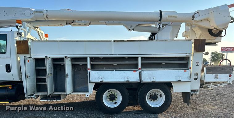 image for item KW9196 2006 International 7400  bucket truck