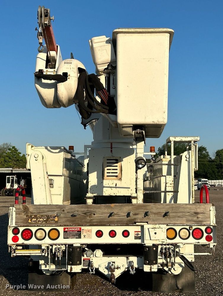 image for item KW9196 2006 International 7400  bucket truck