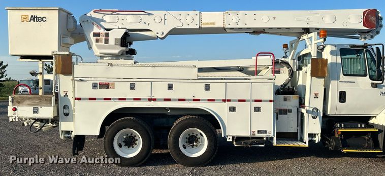 image for item KW9196 2006 International 7400  bucket truck