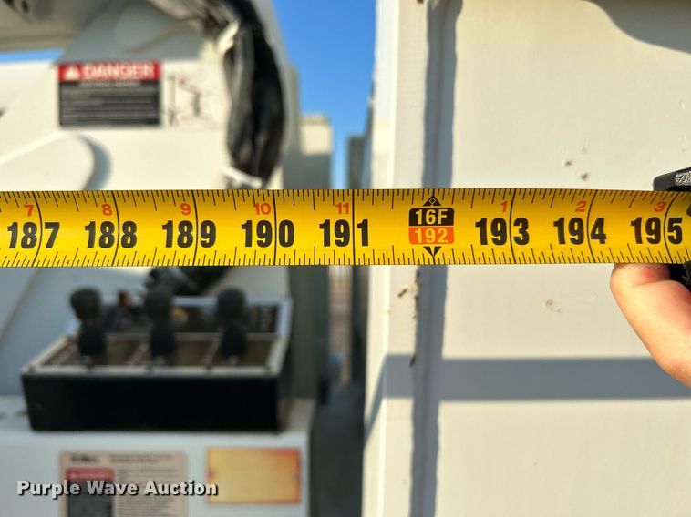 image for item KW9196 2006 International 7400  bucket truck