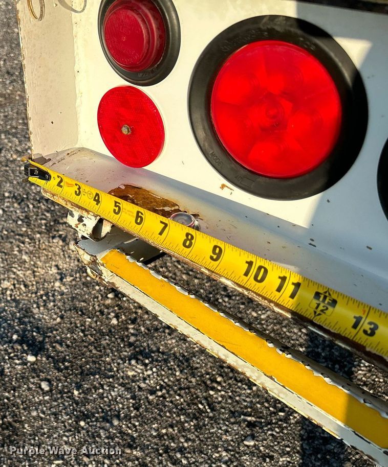 image for item KW9196 2006 International 7400  bucket truck