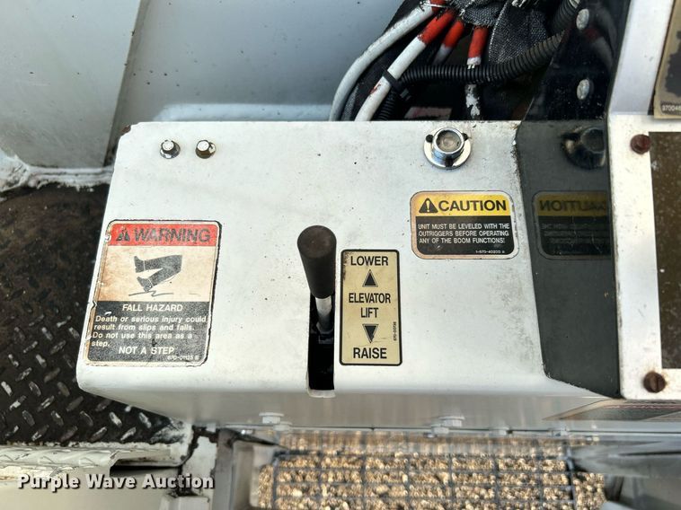 image for item KW9196 2006 International 7400  bucket truck