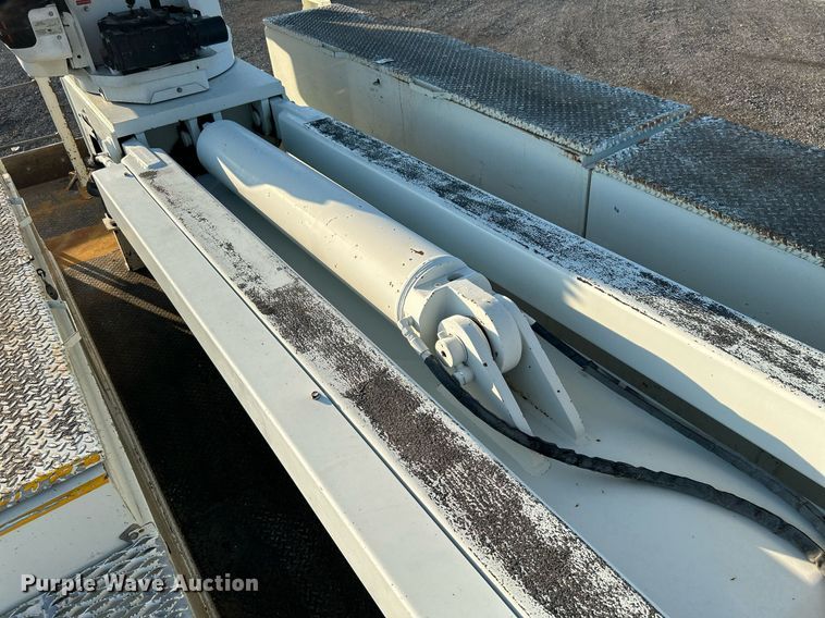 image for item KW9196 2006 International 7400  bucket truck