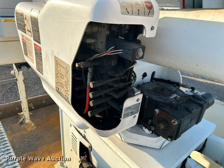 image for item KW9196 2006 International 7400  bucket truck