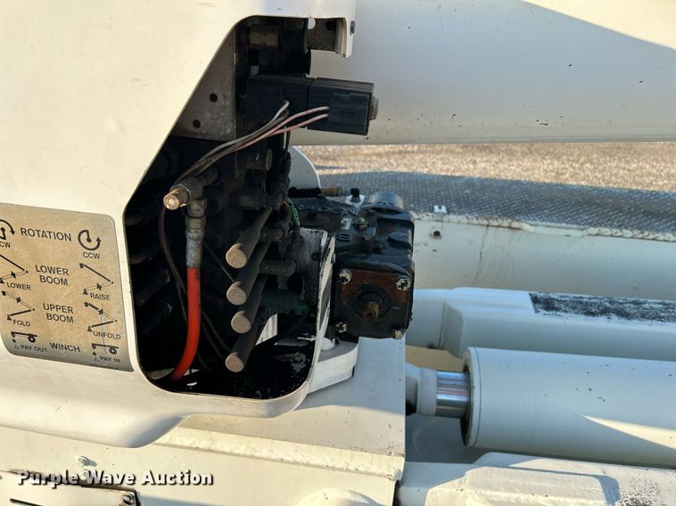 image for item KW9196 2006 International 7400  bucket truck