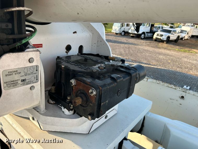 image for item KW9196 2006 International 7400  bucket truck