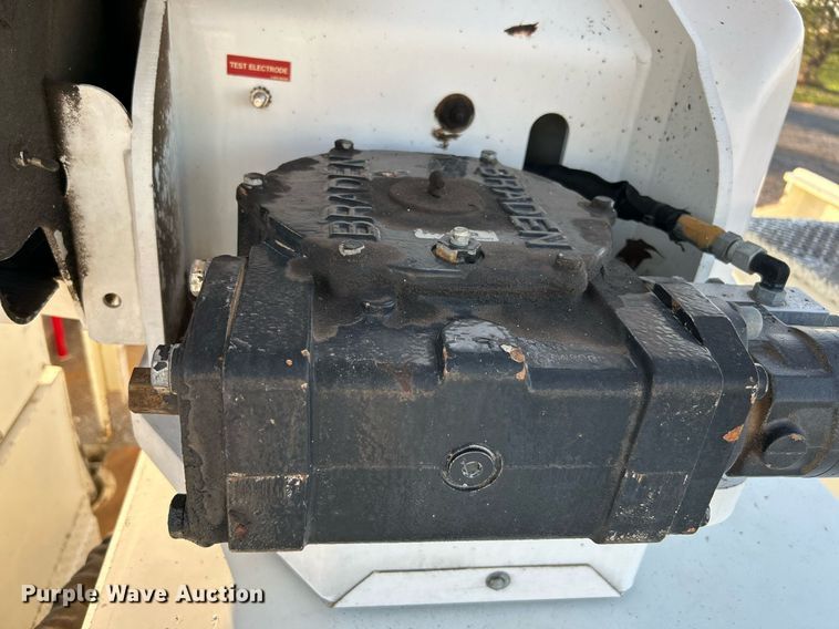 image for item KW9196 2006 International 7400  bucket truck