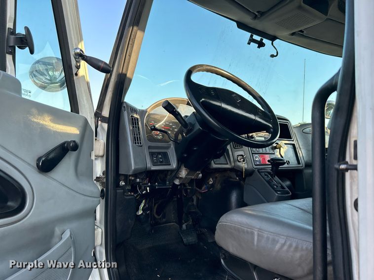 image for item KW9196 2006 International 7400  bucket truck