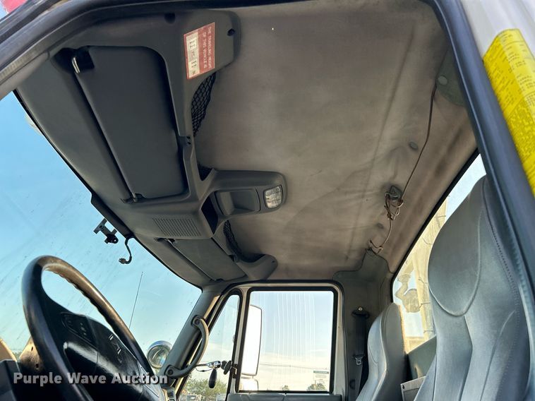 image for item KW9196 2006 International 7400  bucket truck