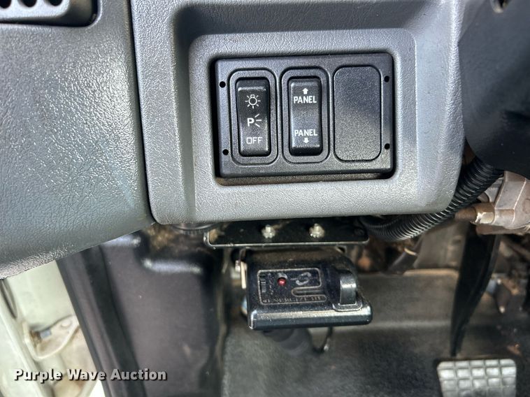 image for item KW9196 2006 International 7400  bucket truck