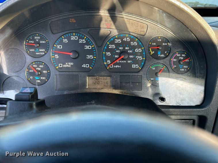 image for item KW9196 2006 International 7400  bucket truck