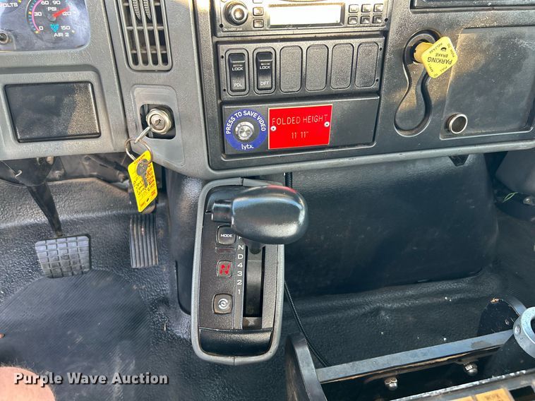 image for item KW9196 2006 International 7400  bucket truck