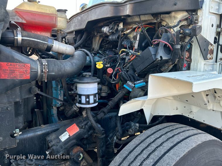 image for item KW9196 2006 International 7400  bucket truck