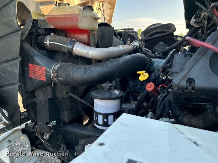 image for item KW9196 2006 International 7400  bucket truck