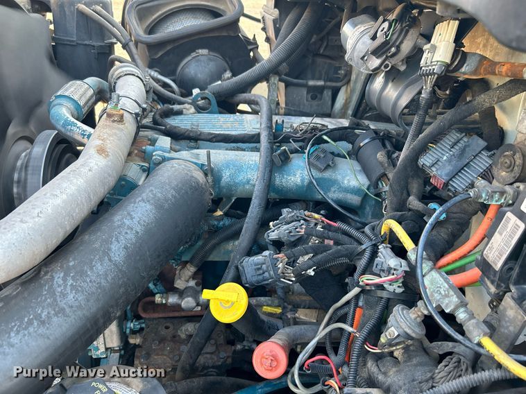 image for item KW9196 2006 International 7400  bucket truck