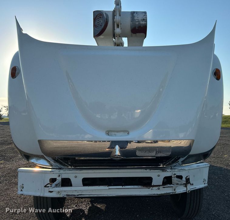 image for item KW9196 2006 International 7400  bucket truck