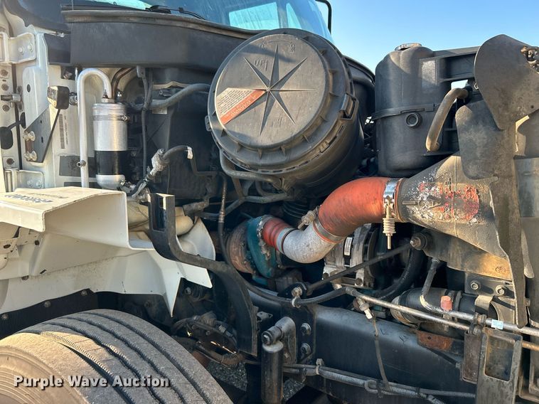 image for item KW9196 2006 International 7400  bucket truck