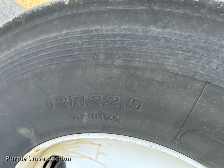 image for item KW9196 2006 International 7400  bucket truck