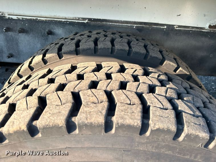 image for item KW9196 2006 International 7400  bucket truck