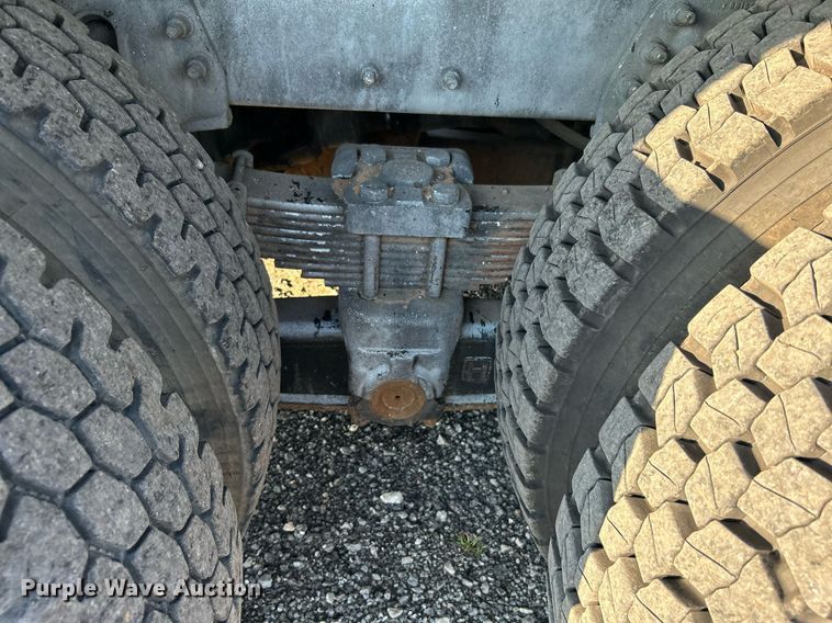 image for item KW9196 2006 International 7400  bucket truck