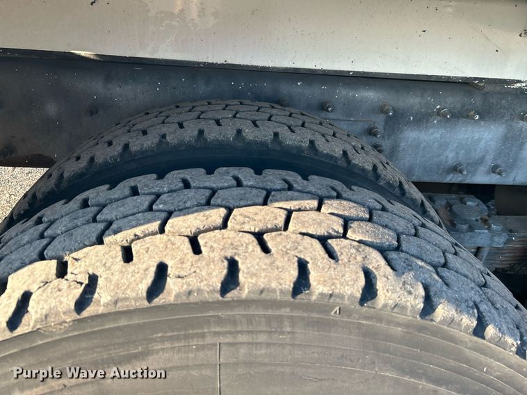 image for item KW9196 2006 International 7400  bucket truck