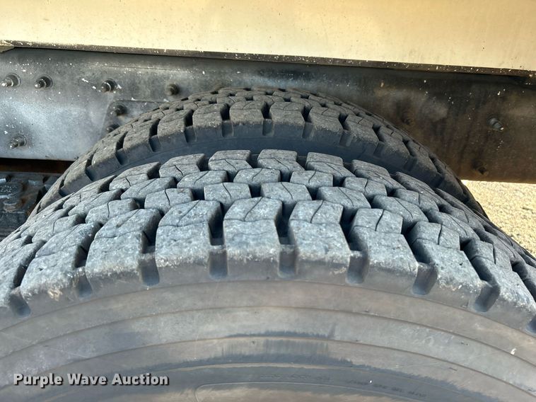 image for item KW9196 2006 International 7400  bucket truck