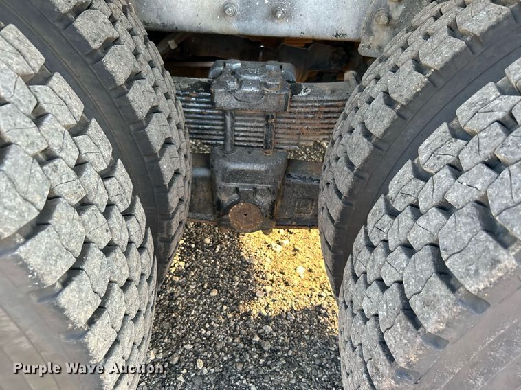 image for item KW9196 2006 International 7400  bucket truck