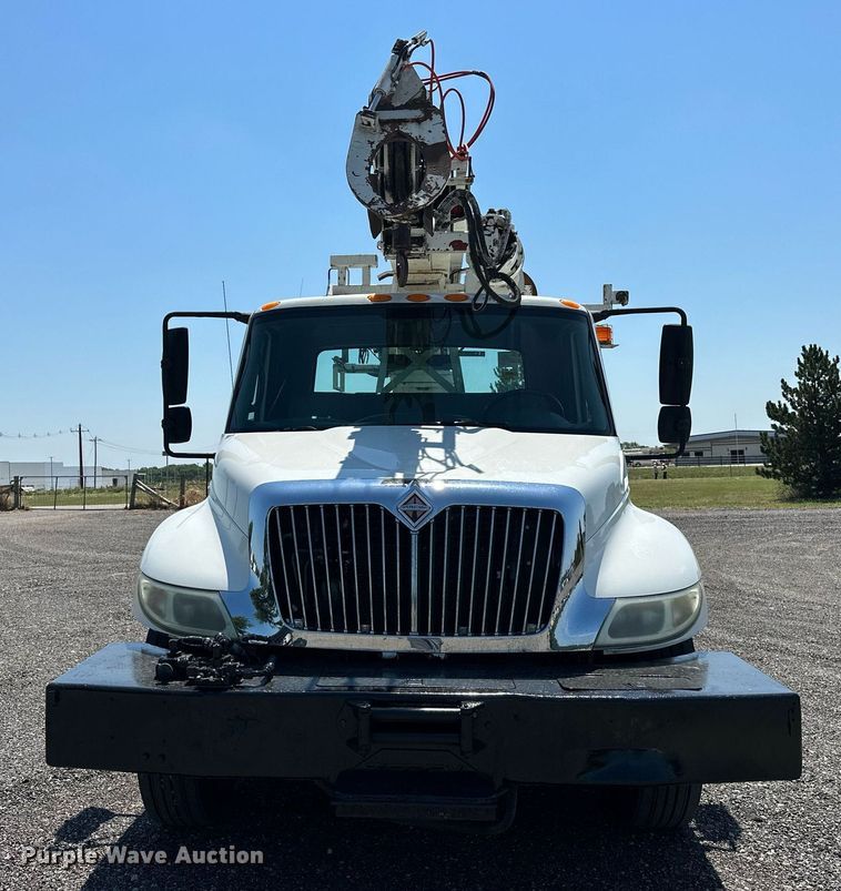 image for item KW9203 2006 International 4300  digger derrick truck