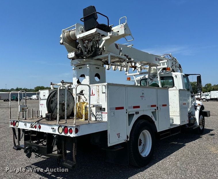 image for item KW9203 2006 International 4300  digger derrick truck