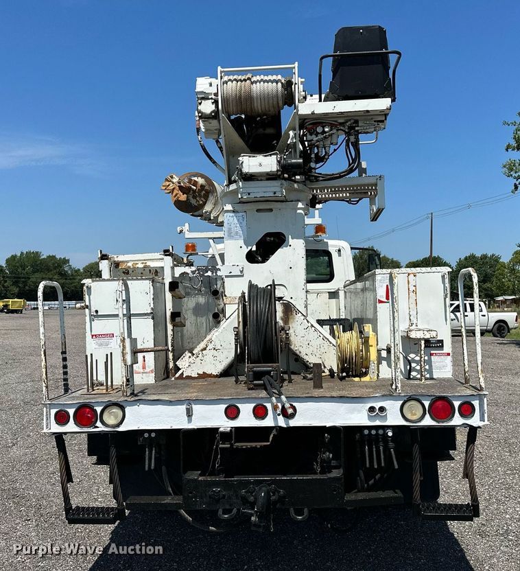 image for item KW9203 2006 International 4300  digger derrick truck