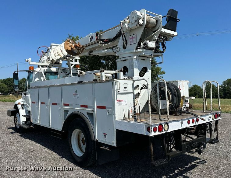 image for item KW9203 2006 International 4300  digger derrick truck