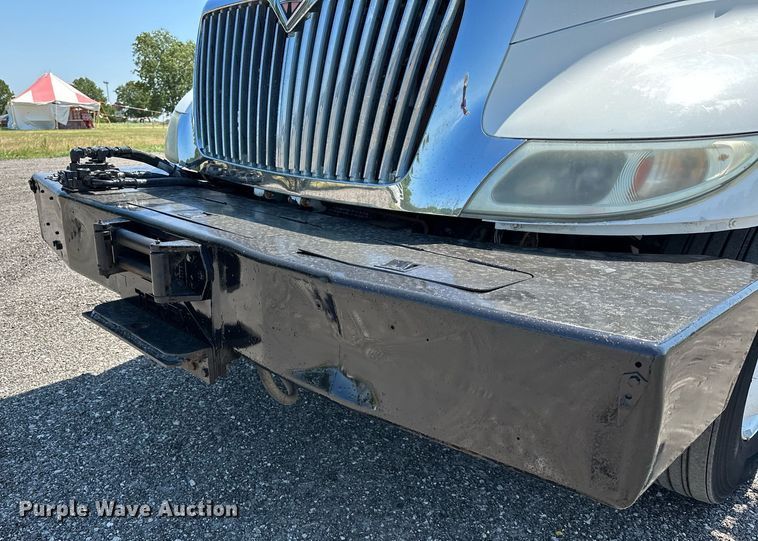 image for item KW9203 2006 International 4300  digger derrick truck