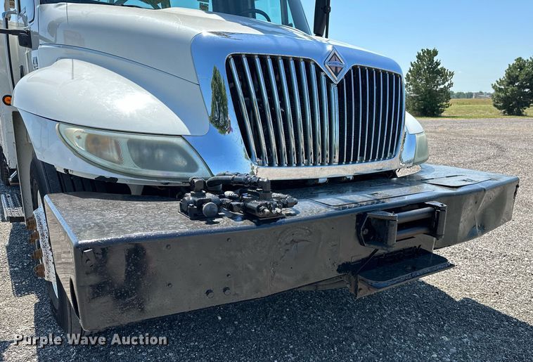 image for item KW9203 2006 International 4300  digger derrick truck