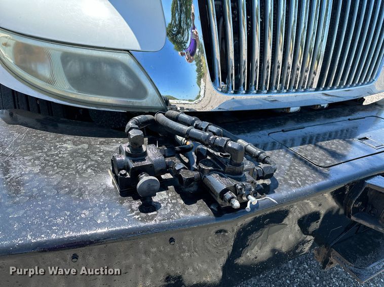 image for item KW9203 2006 International 4300  digger derrick truck